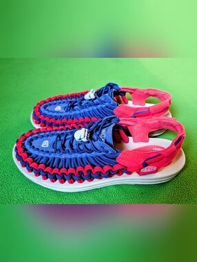 Keen Uneek  Bungee Sandals Size 9.5 Red And Blue And White
